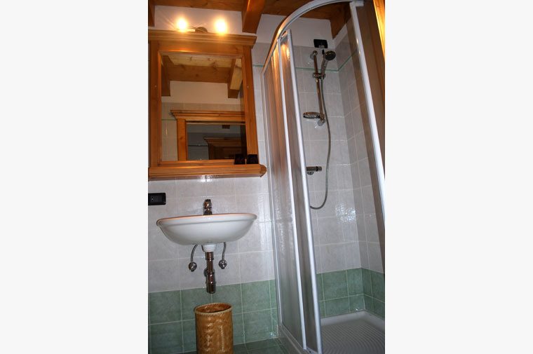Bagno con doccia